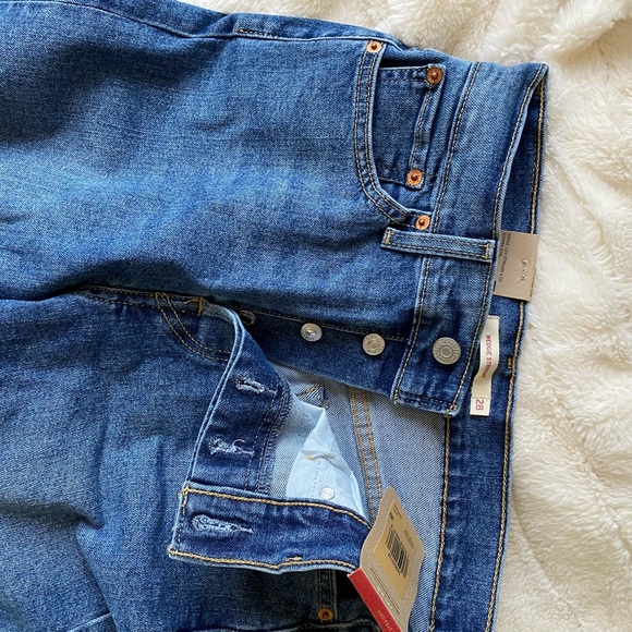 Levi’s wedgie strait leg jean size 28 NWT - Picture 5 of 5